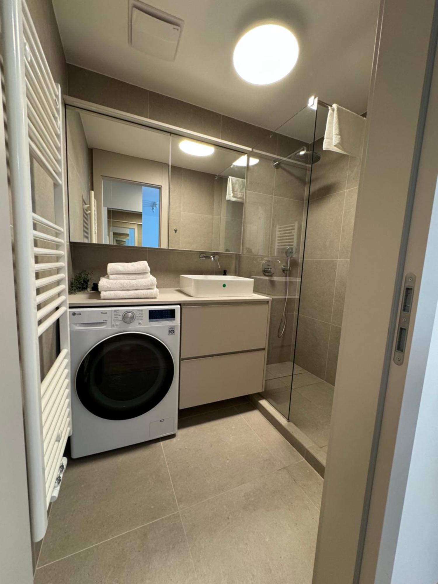 ברטיסלאבה Aurora Apartments מראה חיצוני תמונה